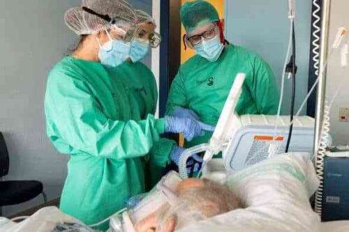 Nueva reducción de hospitalizados tanto en cama como en UCI por COVID-19 en Castilla-La Mancha