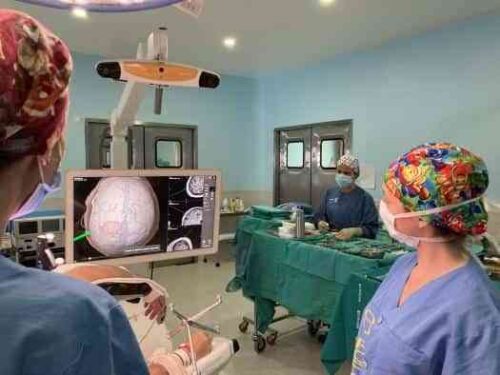 Castilla-La Mancha dota al Hospital de Albacete de un nuevo sistema de neuronavegación que aporta mayor precisión en las cirugías cerebrales