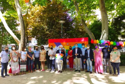 El Parque Abelardo Sánchez de Albacete ha acogido el acto conmemorativo del Día Internacional del Orgullo LGTBI