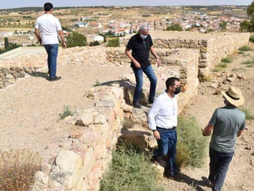 Santi Cabañero visitó los trabajos de excavación en el Yacimiento Arqueológico de Libisosa (Lezuza)