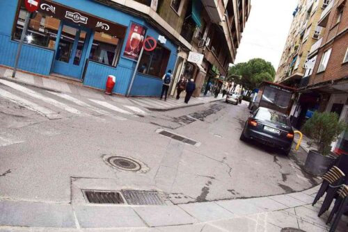 El proceso de remodelación de la calle Puerto de Puertollano fue dado a conocer a comerciantes y hosteleros