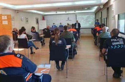 Más de una treintena de integrantes de grupos de emergencia reciben formación en reanimación cardiopulmonar y atención sanitaria inicial