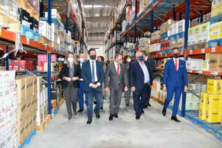 Cabañero ha asistido a la apertura de las nuevas instalaciones de la empresa ‘SUPERCASH Alonso Sarrión Martínez’ en Campollano Norte
