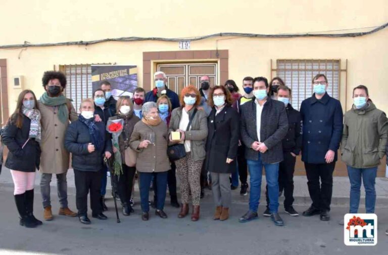 Colocado un “Stolperstein” en homenaje a Raimundo Domínguez García en la puerta del que fuese su domicilio en Miguelturra