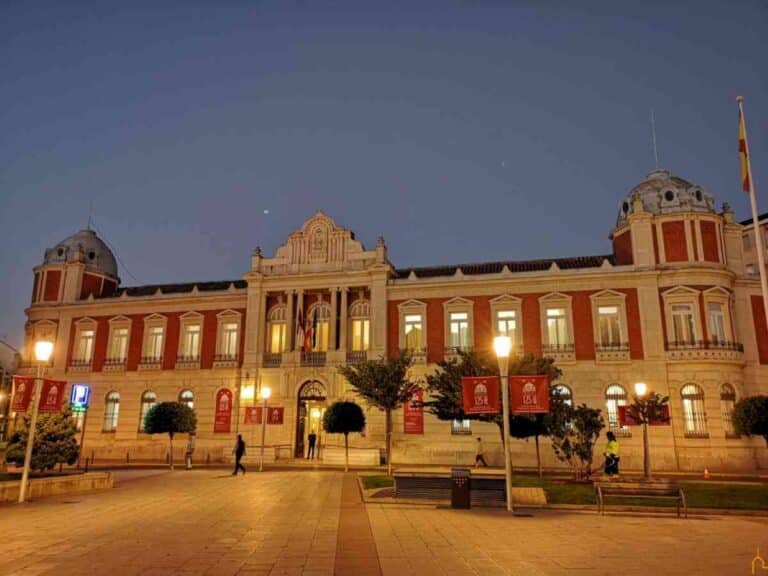 Por el  Día Internacional de Conmemoración en Memoria de las Víctimas del Holocausto, el Palacio Provincial de Ciudad Real atenuará sus luces hoy