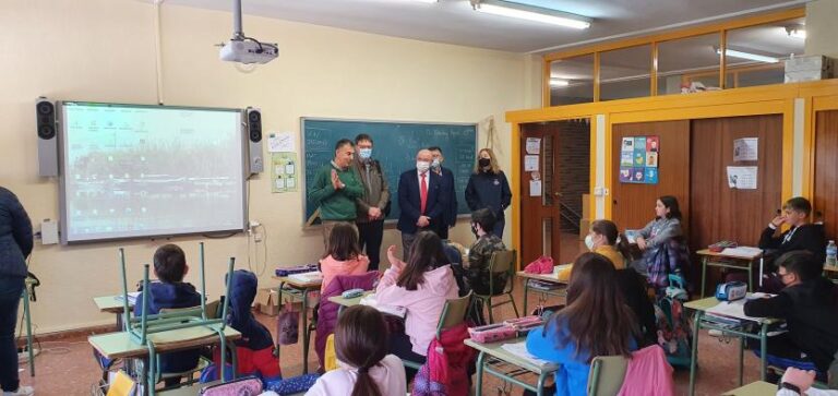 Alrededor de 350 alumnos del colegio «Federico Mayor Zaragoza» de Albacete recibieron la visita del servicio 1-1-2