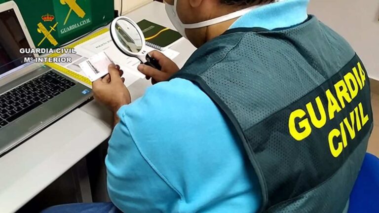 Desmantelan en Badajoz una trama de venta de falsos permisos de conducir online con afectados en Albacete