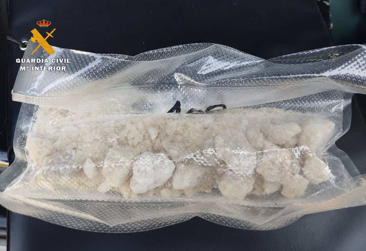 Dos intervenciones en carreteras de Albacete interceptan 100 gramos de metanfetamina y 25 kilos de marihuana