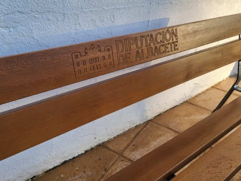 80.000€ para la compra de mobiliario urbano para las 87 localidades de la provincia y la Entidad Menor de Aguas Nuevas de Albacete