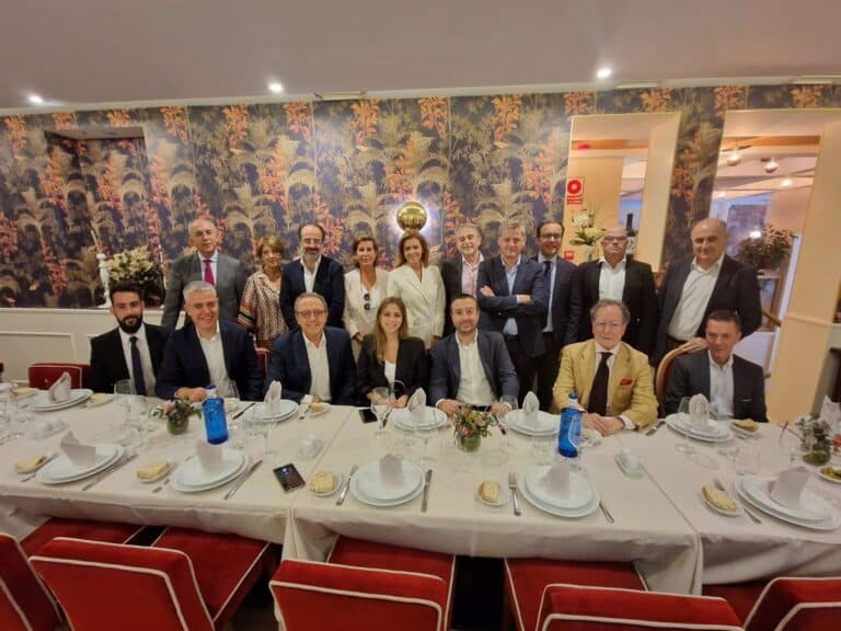 Cospedal se reúne con el Club Conecta, formado por más de 70 periodistas y comunicadores de Castilla-La Mancha en Madrid