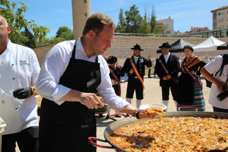 Cerca de 4.000 raciones repartidas en la Gazpachada Popular en el Paseo de los Chopos en el marco de la Feria de Albacete
