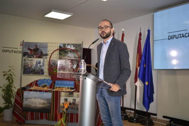 Jorquera una villa medieval rodeada de murallas almohades presente en el estand de la Diputación en la Feria de Albacete