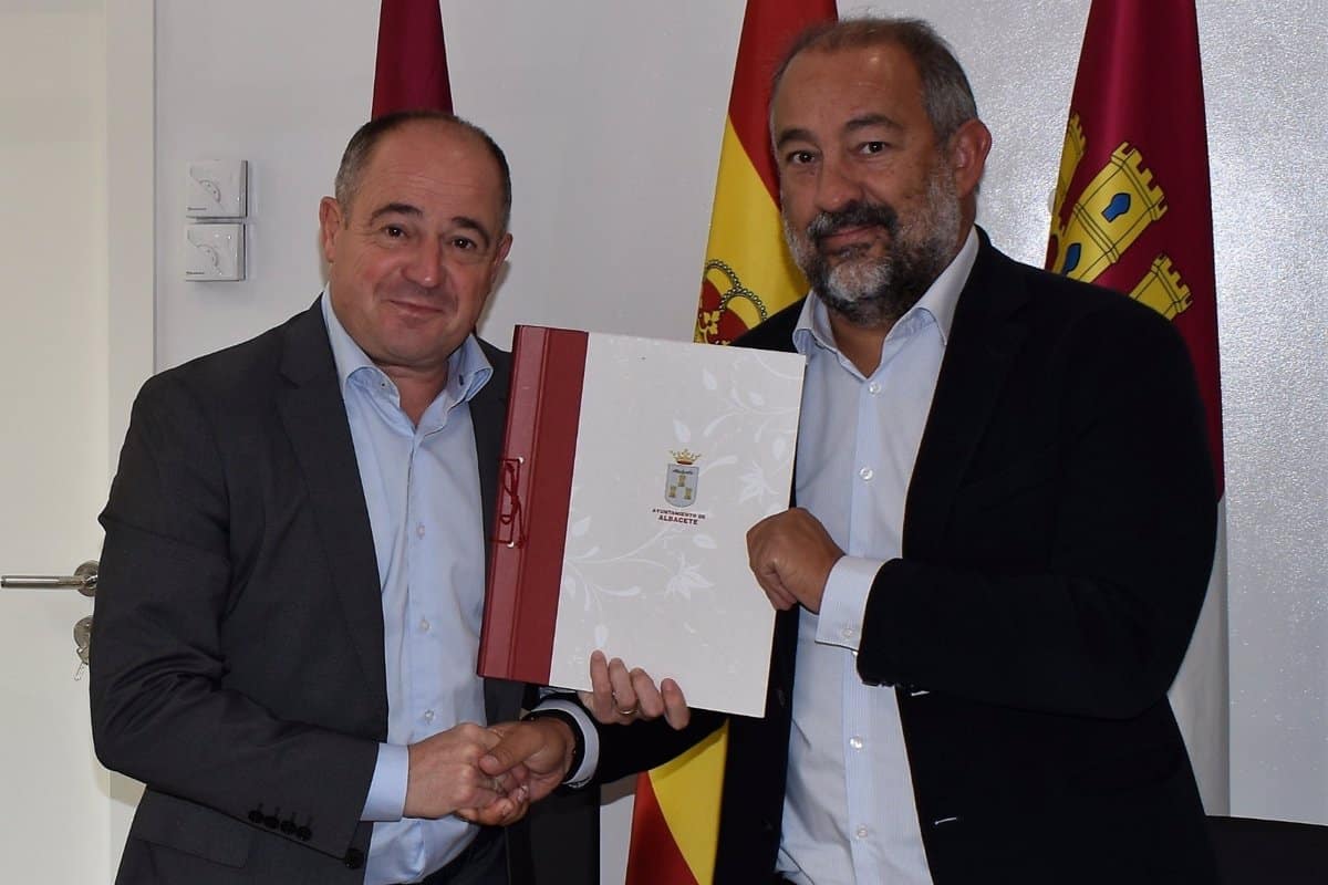 La UCLM cede la gestión y el uso del Estadio Universitario de Atletismo al Instituto Municipal de Deportes de Albacete