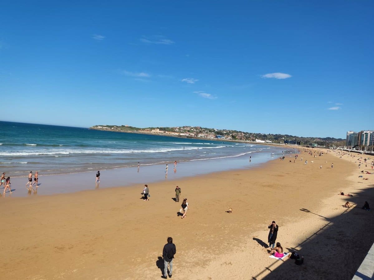 Madrugadas frías y días de pleno verano marcarán la primera semana de octubre que dejará chubascos en el este y Baleares