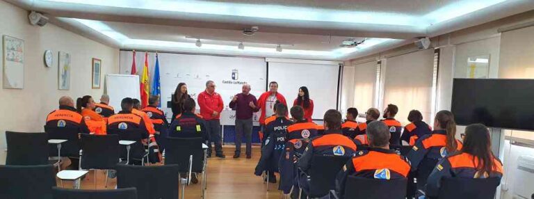 Integrantes de grupos de emergencia reciben formación en reanimación cardiopulmonar