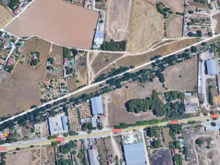 Instaladas 28 farolas solares que ahora iluminan el camino natural del canal de María Cristina