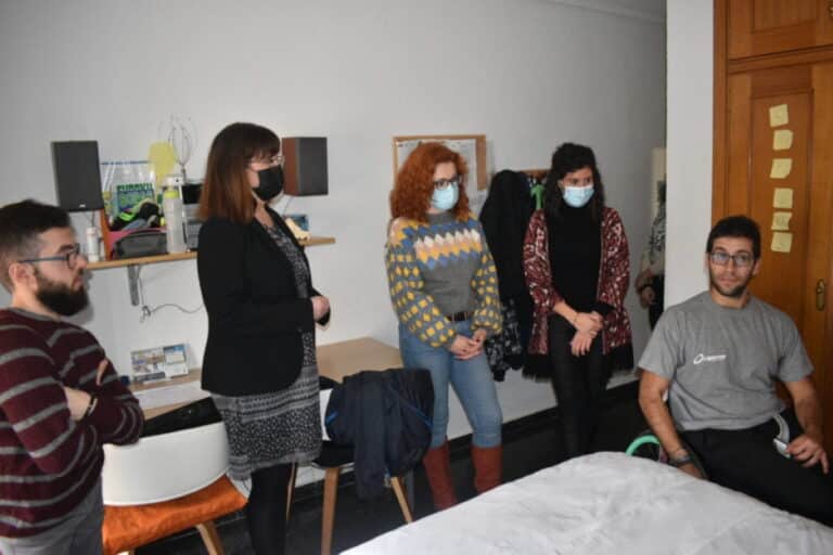 Una visita a la vivienda tutelada de la Asociación de Daño Cerebral Sobrevenido de CLM (ADACE) realizó la diputada provincial de Servicios Sociales de Albacete