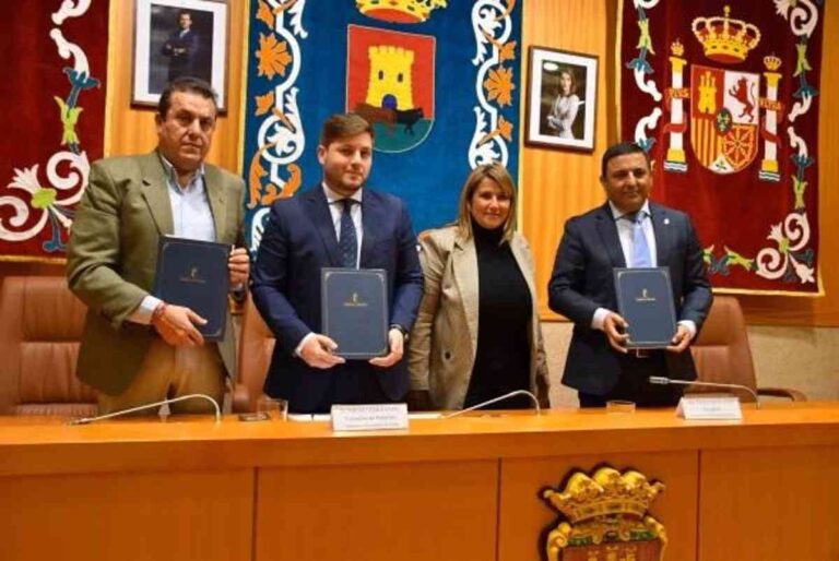 Firmado el convenio para poner en marcha el primer servicio Astra en el entorno metropolitano de Talavera de la Reina