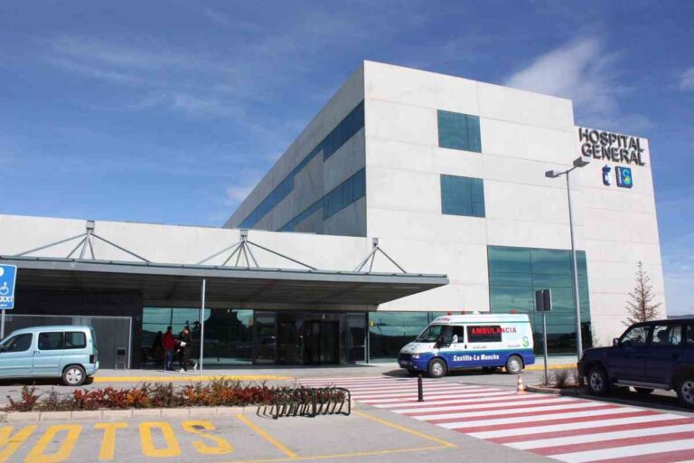 Herido un trabajador tras precipitarse desde cinco metros de altura en una empresa de Almansa (Albacete)