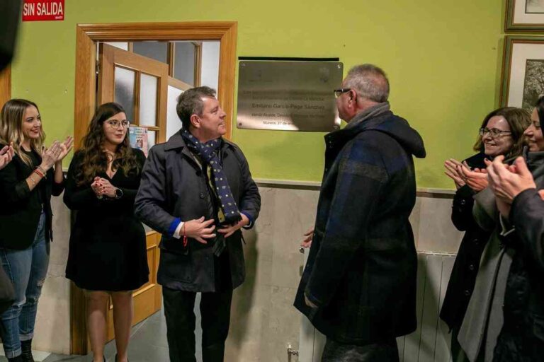 Page inaugura el Servicio de Atención Temprana en Munera y pone la primera piedra de la futura residencia de mayores