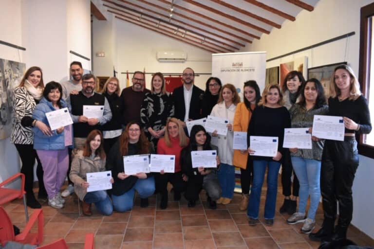 8 personas concluyeron su formación en “Atención Sociosanitaria apersonas dependientes en instituciones sociales” de Dipualba Protege en Alpera