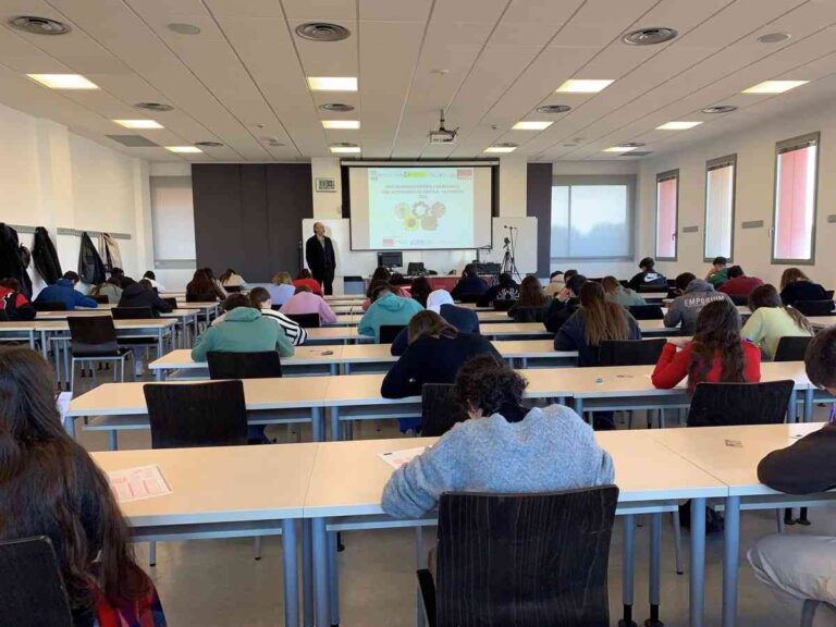 Mujeres brillando en la Olimpiada Regional de Biología con 60 participantes