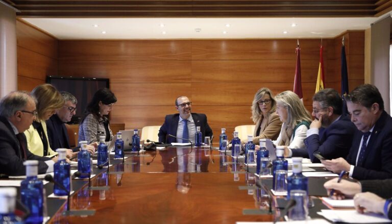 Este jueves, se debatirá en pleno el proyecto de Ley para la atención a la infancia y adolescencia y la revisión de la Ley de Montes.