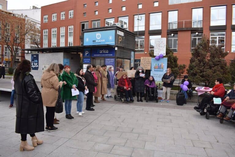 Instituciones de C-LM demuestran compromiso por los derechos de las mujeres a través de poesía, música y premios.