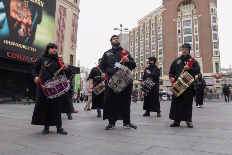 La Semana Santa de Hellín se destaca con la colaboración del nuevo tren turístico desde Madrid y el sonido de sus tambores en la Gran Vía.