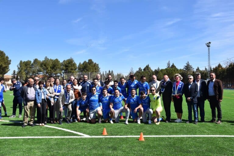Mejoradas las condiciones de juego con la inauguración del nuevo campo de fútbol de Aguas Nuevas en Albacete