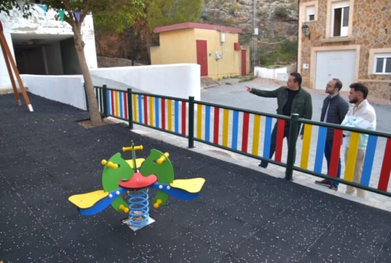 En Alcaraz se acondicionaron los caminos de la Vía Verde y del cementerio con “Dipualba Responde Inversiones”