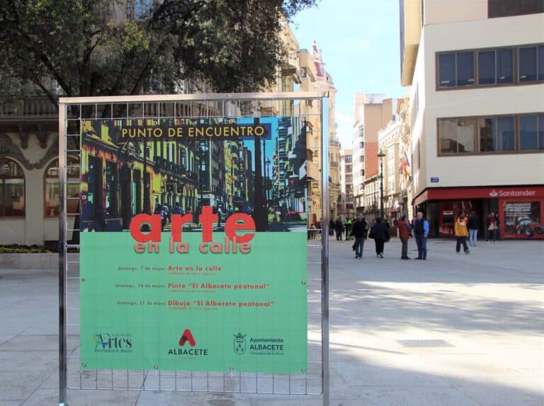 ‘Arte en la calle’ atrae a medio centenar de artistas de Albacete antes de su cierre el domingo.