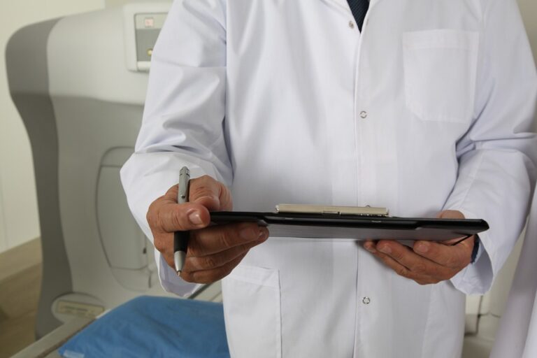 “Equipo de análisis de imagen en la Facultad de Medicina de Albacete mejora tratamientos para enfermedades como cáncer y alzhéimer”
