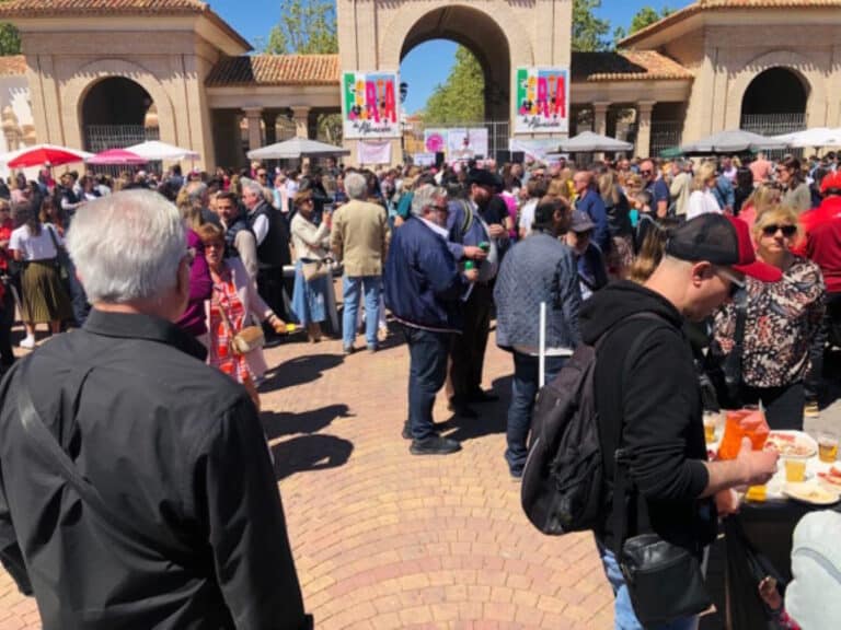 La ciudadanía de Albacete ha apoyado la V Concentración de Cortadores de Jamón de la Fundación Acepain