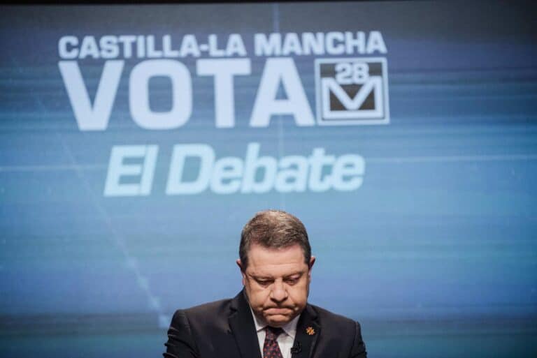 El 82% del escrutinio en C-LM confirma la mayoría de Page, pero PP-Vox se acerca a dar la vuelta por 377 votos.