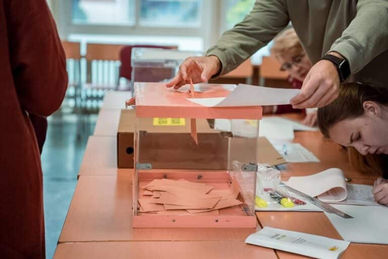 Las Cortes se disuelven y se convocan elecciones generales para el 23 de julio, según el BOE