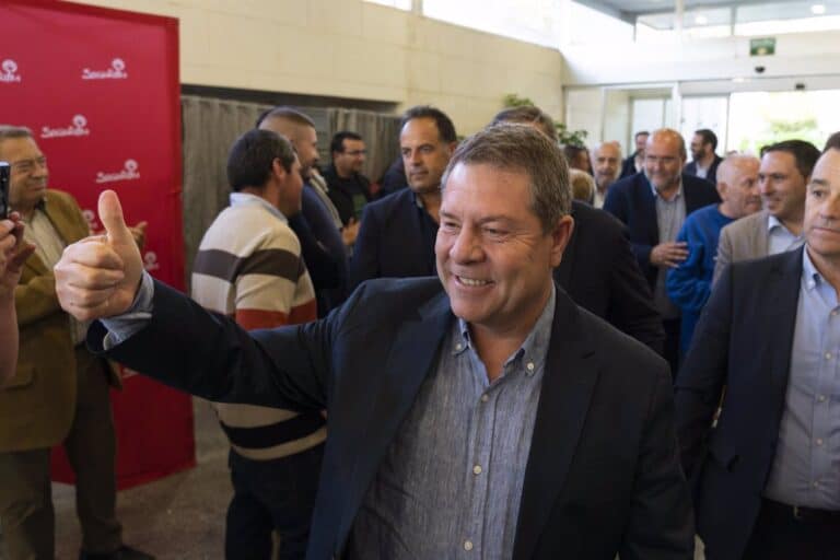 PSOE mantiene su mayoría en C-LM con el 28,23% escrutado, PP obtiene 13 escaños y Vox entra con 4.