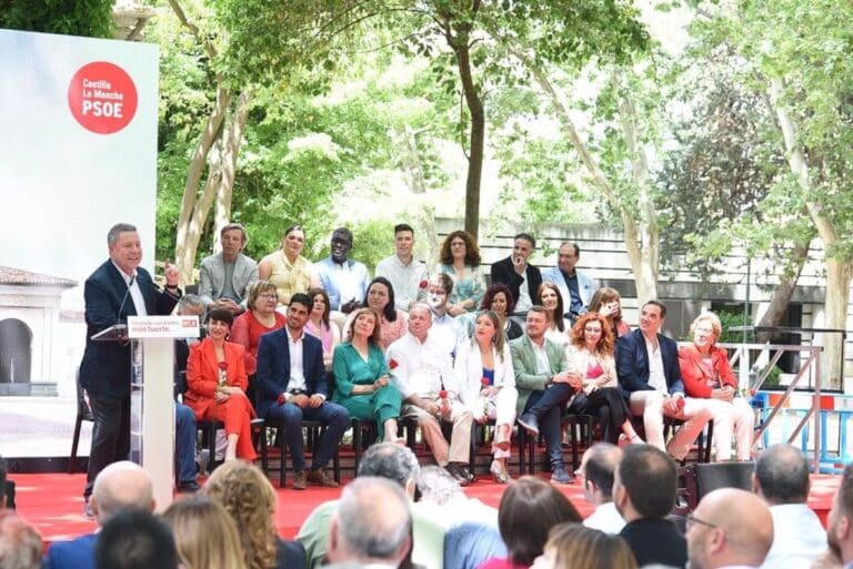 Page se compromete en Albacete a impulsar una ley de industrialización y una ley que añadirá 10.000 plazas más en FP.