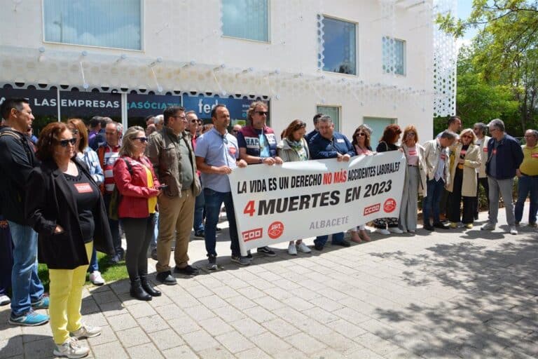 Protesta de UGT y CCOO en Albacete por fallos en la seguridad en los lugares de trabajo.