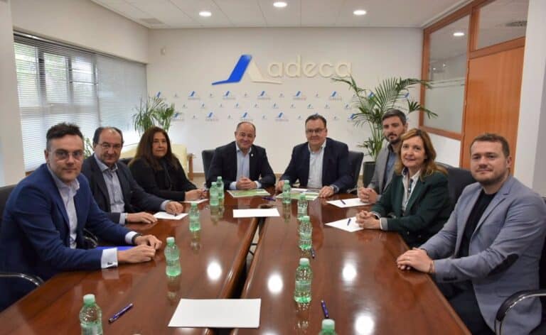 Se ha asignado un millón de euros anuales para preservar nuestro sector empresarial y captar inversiones, afirma Sáez