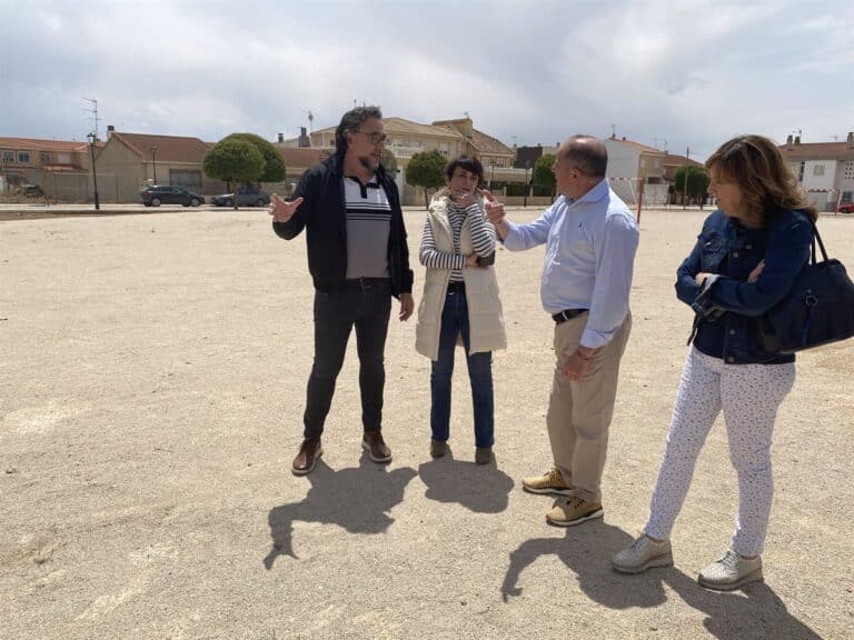 Se promete una plaza y una pista de pádel para la pedanía de Santa Ana en Albacete por parte de Sáez.