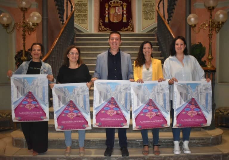 Elche de la Sierra celebra el Corpus Christi con sus emblemáticas Alfombra de Serrín del 9 al 11 de junio invitan a disfrutar este arte único