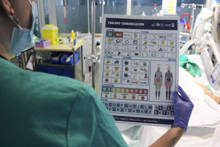 El programa implementado por la gerencia de Albacete mejora la atención de pacientes críticos con dificultades de comunicación.