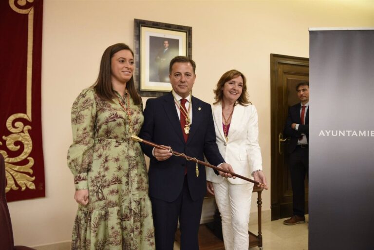Manuel Serrano, del partido ‘popular’, se convierte en el nuevo alcalde de Albacete y liderará un gobierno en minoría.