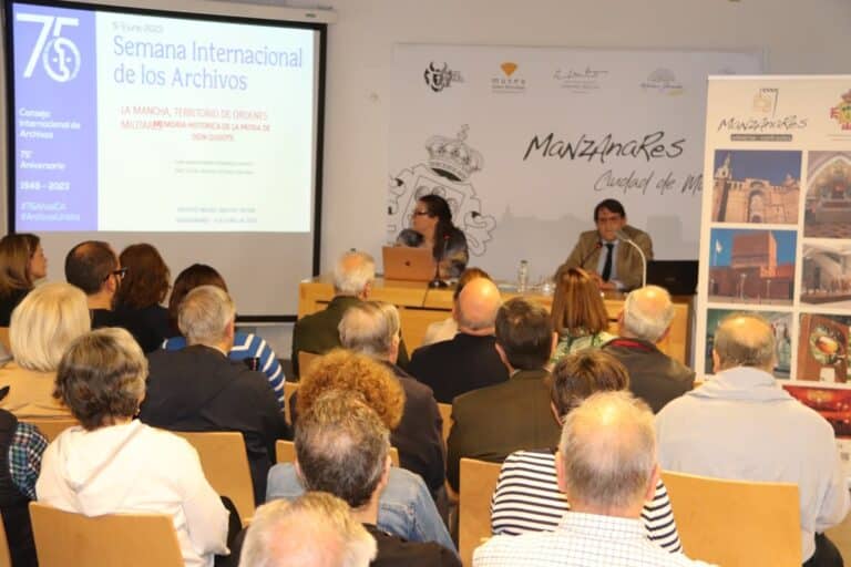 Celebrada la conferencia “La Mancha, territorio de Órdenes Militares. Memoria histórica de la patria de Don Quijote” en Manzanares