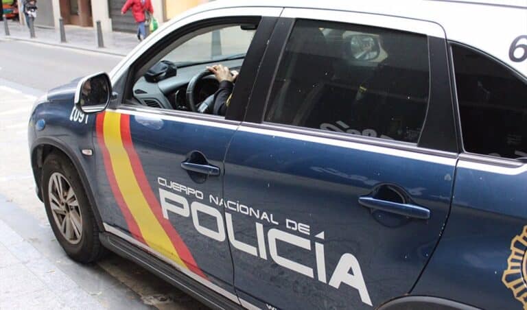 23 personas arrestadas por explotación laboral en la construcción y agricultura en Cuenca y Málaga, capturadas en vídeo.