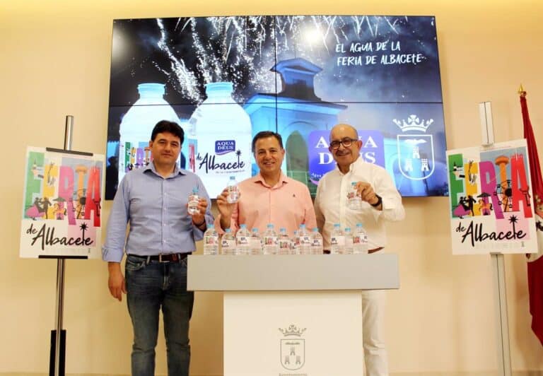 Grupo Fuertes lanza campaña publicitaria de la Feria de Albacete en cinco millones de botellas de agua mineral natural llamada Aquadeus