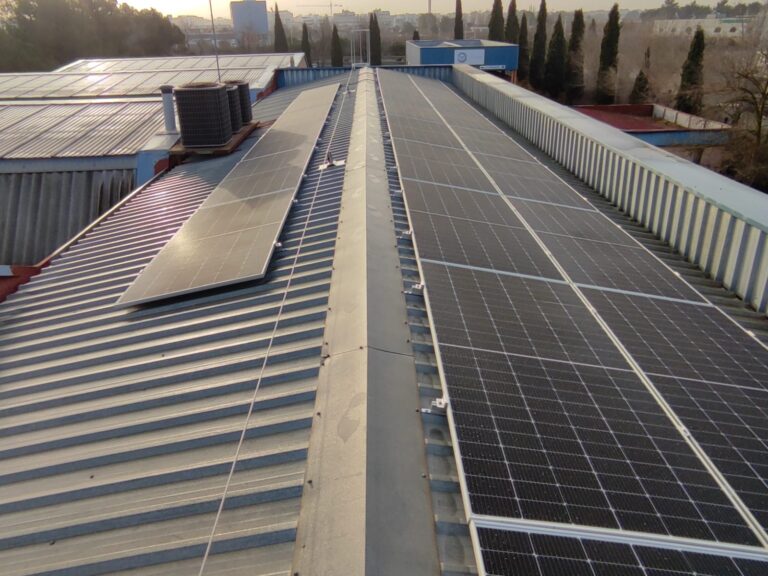 TÜV SÜD y Endesa X mejoran la eficiencia energética en seis estaciones de ITV de Castilla-La Mancha y La Rioja con la instalación de placas solares