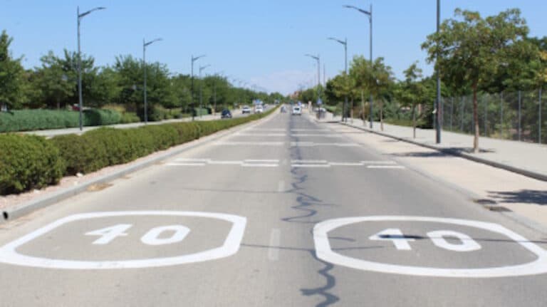 Instaladas bandas reductoras de velocidad en la AB-20 (Avenida de la Mancha), a la altura del Jardín Botánico en Albacete
