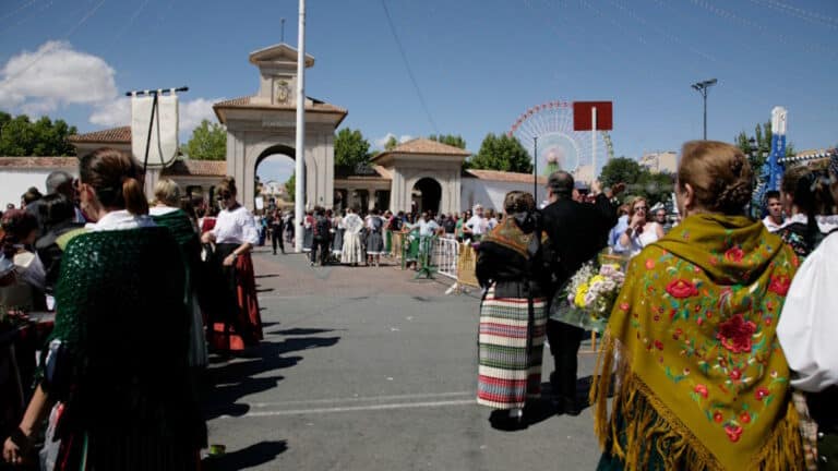 Ofrenda de Flores a la Virgen de los Llanos el 10 de septiembre con la participación del Aula de Folklore de la Universidad Popular de Albacete